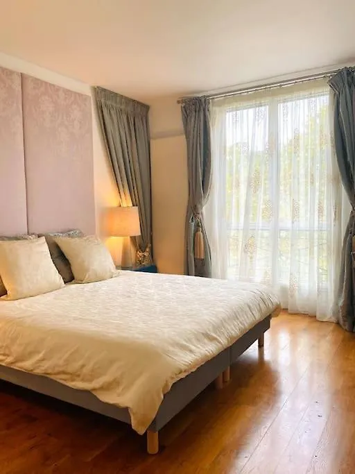 Luxurious 2 Bedrooms-View Seine River-Paris Center