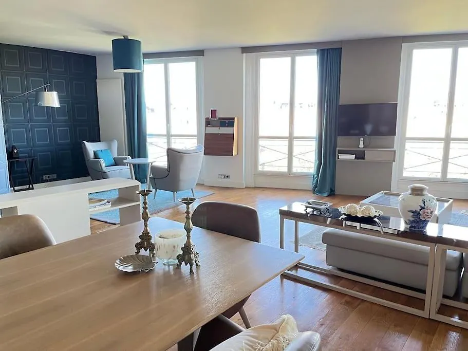 Luxurious 2 Bedrooms-View Seine River-Paris Center 0*, Paris France